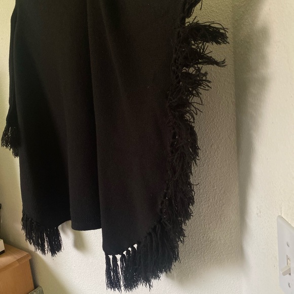 Black Fringe Poncho - Picture 4 of 7